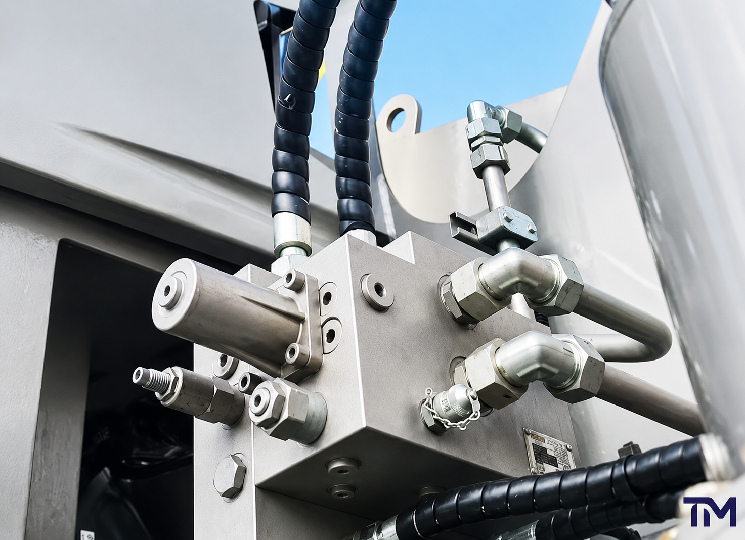 Materials, Seals and Hose Bore Options